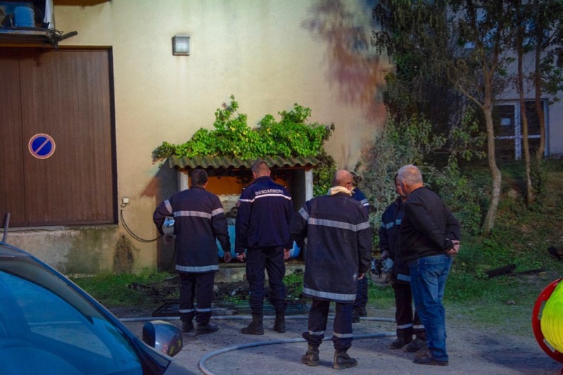 FEU DAVAYE AVRIL - 1.jpg
