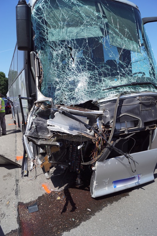 ACCIDENT BUS A6 MACON04.jpg