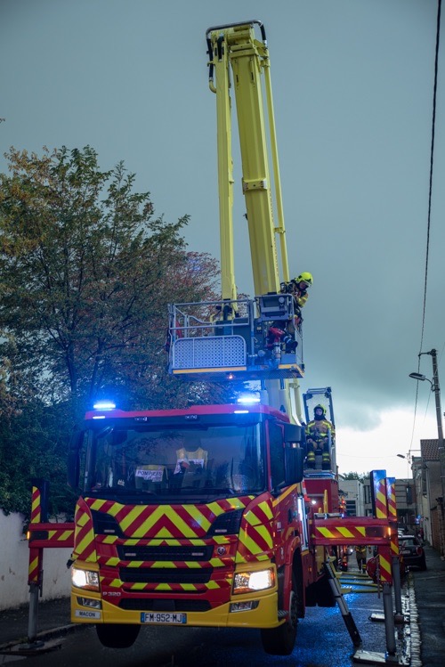 FEU LABO PASTEUR MACON - 11.jpg