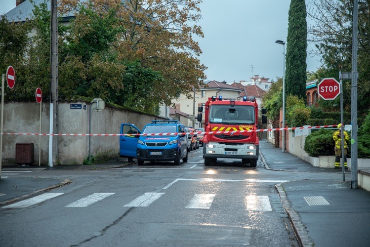 FEU LABO PASTEUR MACON - 3.jpg