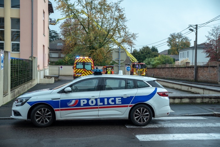 FEU LABO PASTEUR MACON - 4.jpg