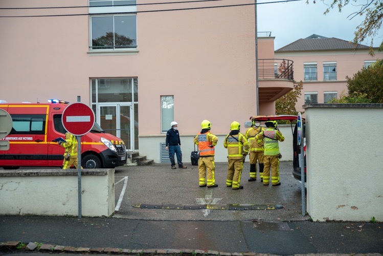 FEU LABO PASTEUR MACON - 6.jpg
