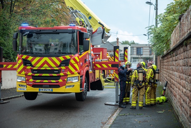 FEU LABO PASTEUR MACON - 8.jpg